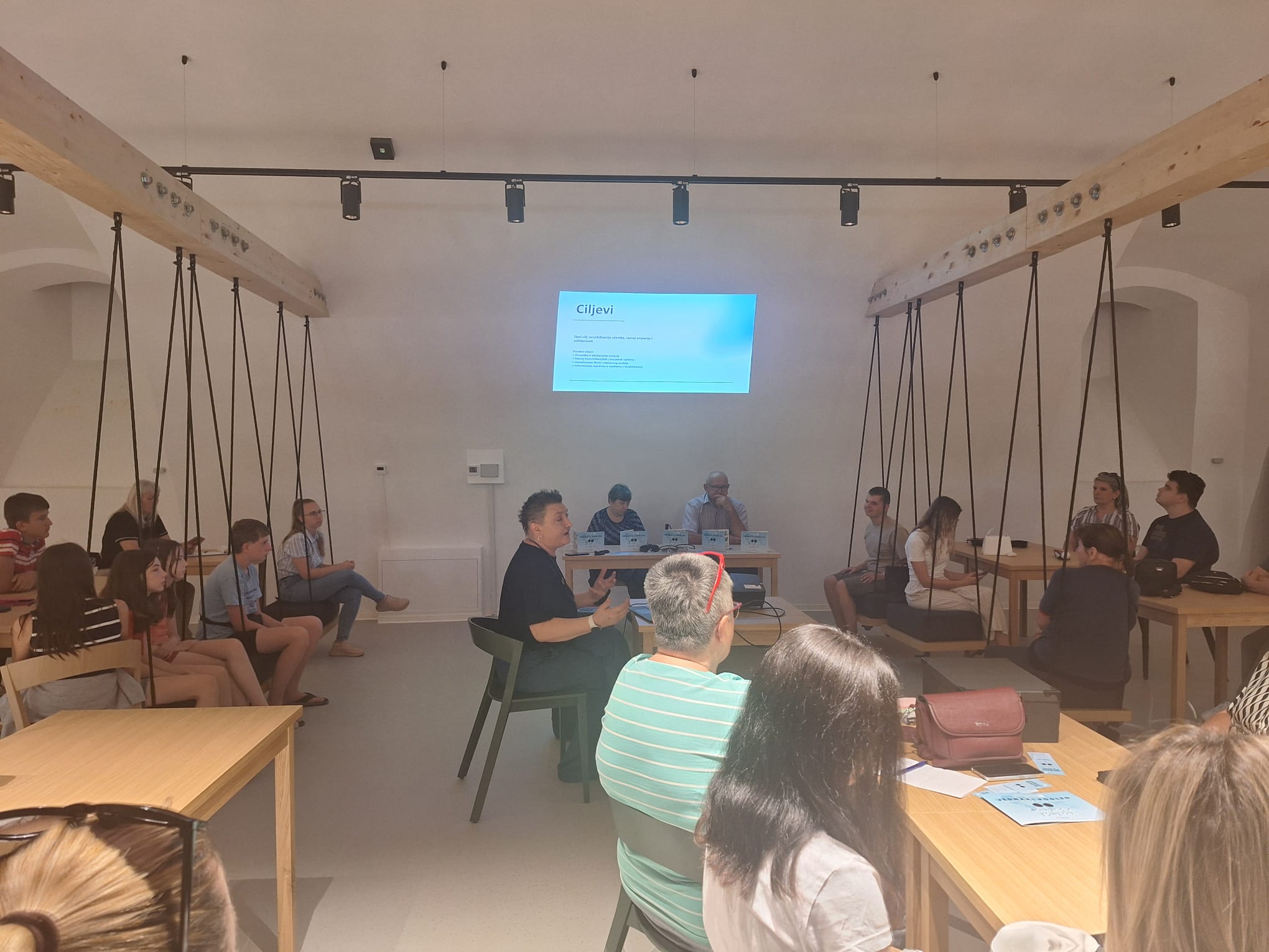 Projekt “Jednaki pogled – edukacijom do društvene uključivosti” predstavljen na okruglom stolu